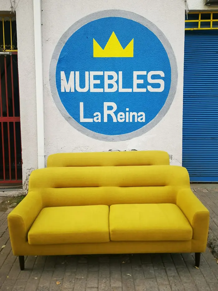 Foto de mueble con logo Muebles La Reina